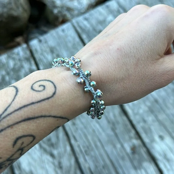 Dyed hematite bracelet - Picture 6 of 8